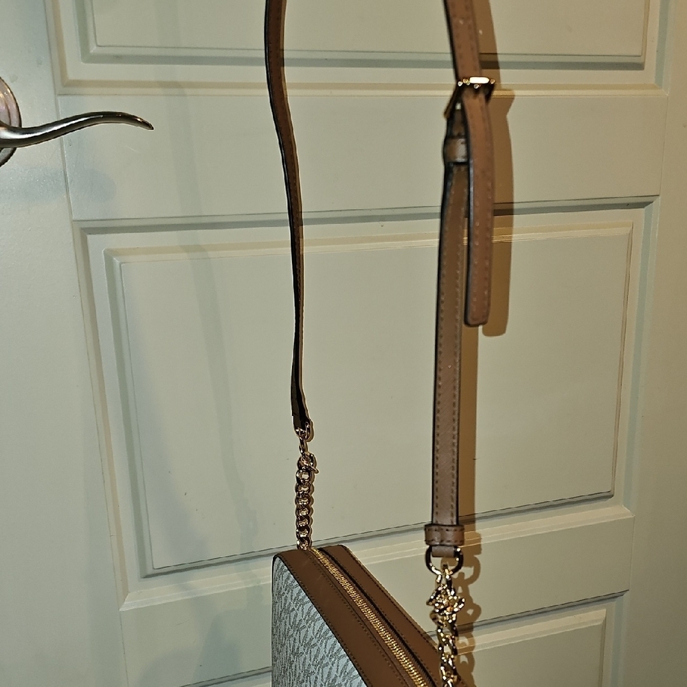 Michael Kors White and Brown MK Jetset Crossbody Bag - Picture 10 of 10